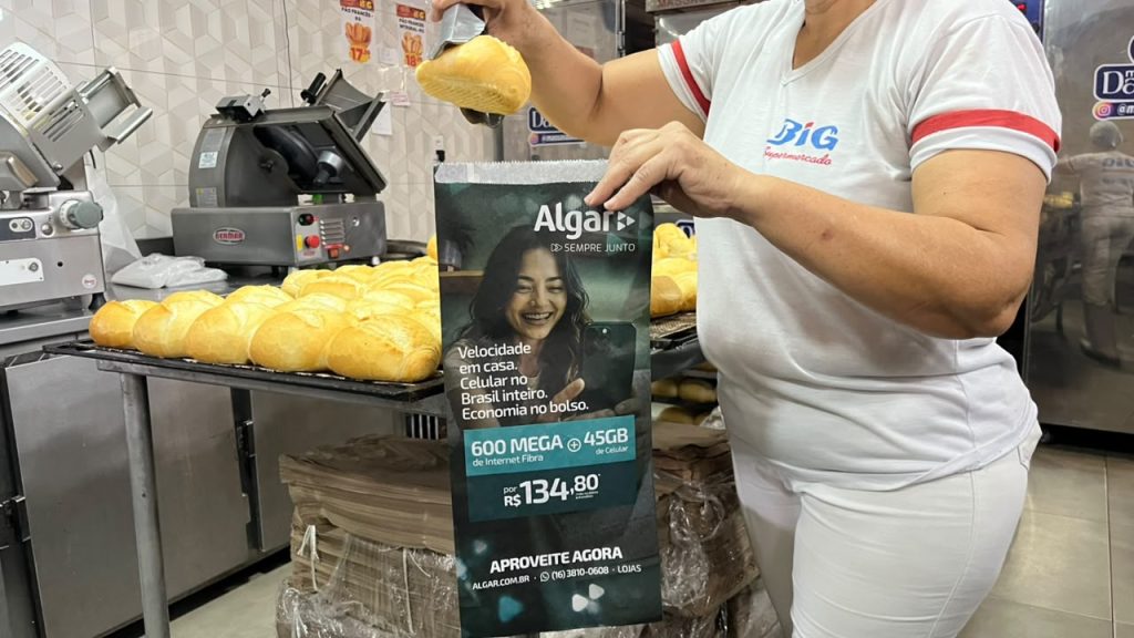 Publicidade em sacos de pão fortalece a comunicação das marcas no dia a dia dos consumidores